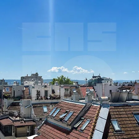 1br Rooftop Cityscape Apartament *