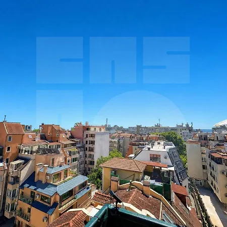 1br Rooftop Cityscape Апартаменти