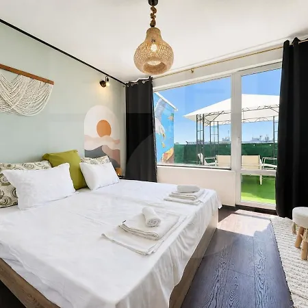 1br Rooftop Cityscape Apartament